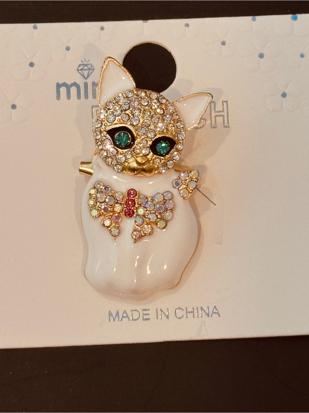 Sparkling White Enamel Cat Brooch with Rhinestones and Emerald Green Eyes NWT